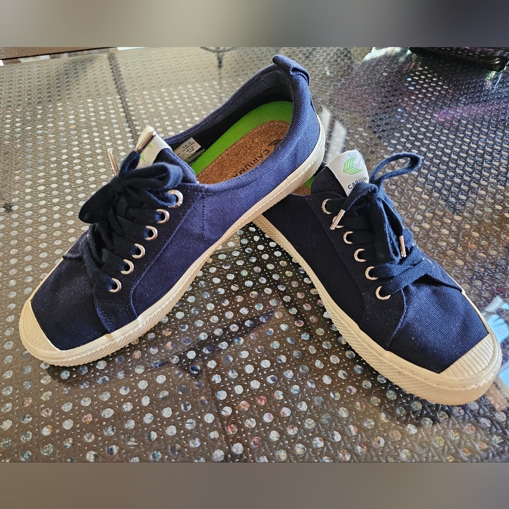 Cariuma Canvas Low Profile Sneaker